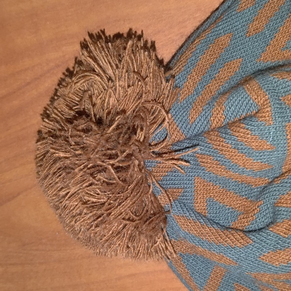 American Wranglers Stitched Patch Cuffed Beanie w Pom Pom - Picture 3 of 6